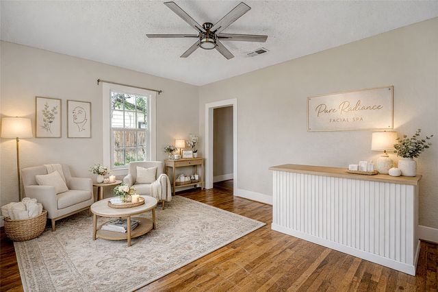 132 W King Street, Burleson, TX 76028