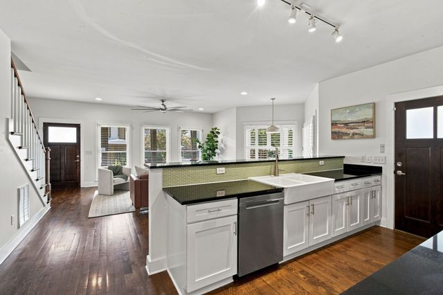 359 Sylvan Park Ln, Nashville, TN 37209