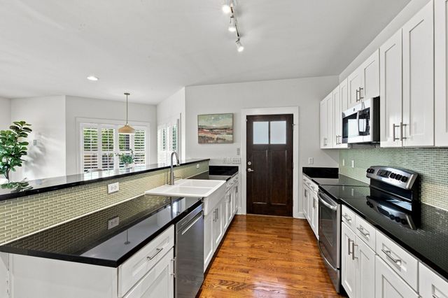 359 Sylvan Park Ln, Nashville, TN 37209
