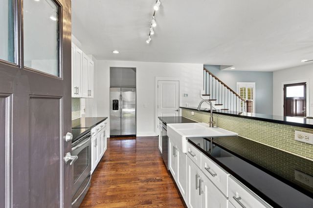 359 Sylvan Park Ln, Nashville, TN 37209
