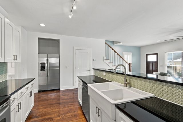 359 Sylvan Park Ln, Nashville, TN 37209