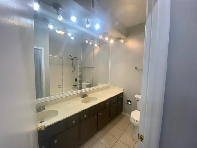 2209 S Braeswood Boulevard 33F, Houston, TX 77030