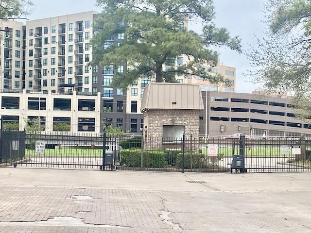 2209 S Braeswood Boulevard 33F, Houston, TX 77030