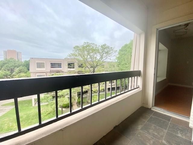 2209 S Braeswood Boulevard 33F, Houston, TX 77030