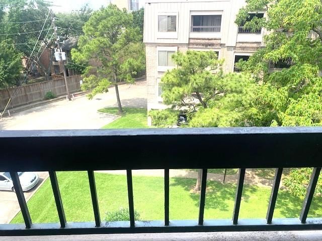 2209 S Braeswood Boulevard 33F, Houston, TX 77030