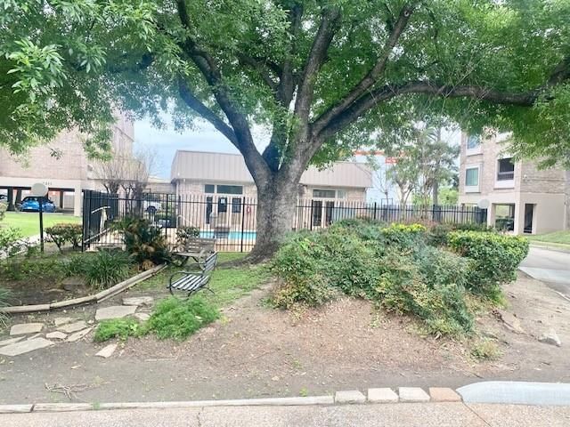 2209 S Braeswood Boulevard 33F, Houston, TX 77030