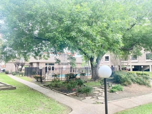 2209 S Braeswood Boulevard 33F, Houston, TX 77030