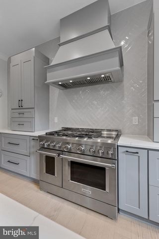 414 N MONROE ST, Arlington, VA 22201