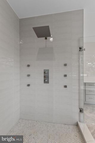 414 N MONROE ST, Arlington, VA 22201