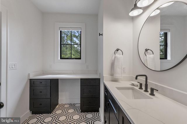 414 N MONROE ST, Arlington, VA 22201