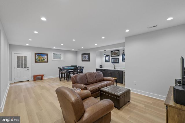 414 N MONROE ST, Arlington, VA 22201