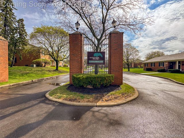 29676 Middlebelt Road 2202, Farmington Hills, MI 48334
