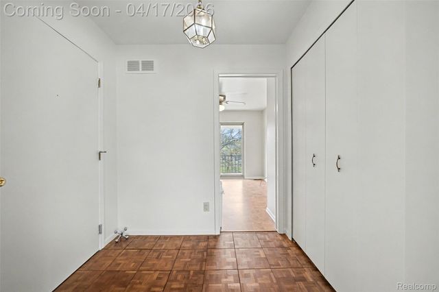 29676 Middlebelt Road 2202, Farmington Hills, MI 48334