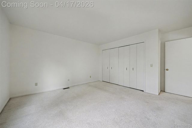 29676 Middlebelt Road 2202, Farmington Hills, MI 48334