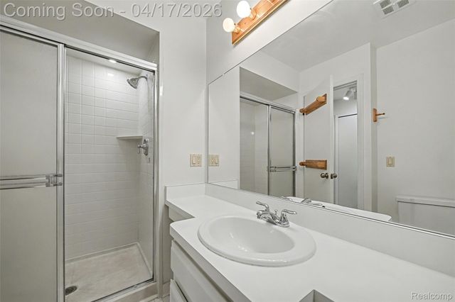 29676 Middlebelt Road 2202, Farmington Hills, MI 48334