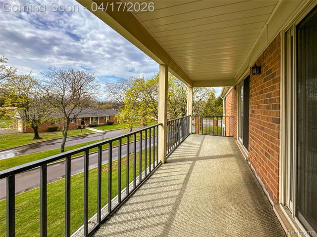 29676 Middlebelt Road 2202, Farmington Hills, MI 48334