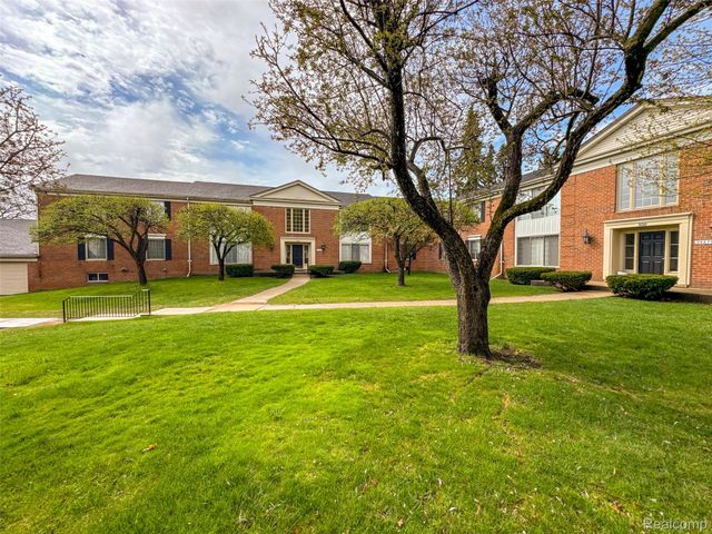 29676 Middlebelt Road 2202, Farmington Hills, MI 48334