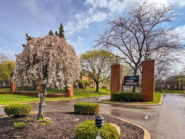29676 Middlebelt Road 2202, Farmington Hills, MI 48334