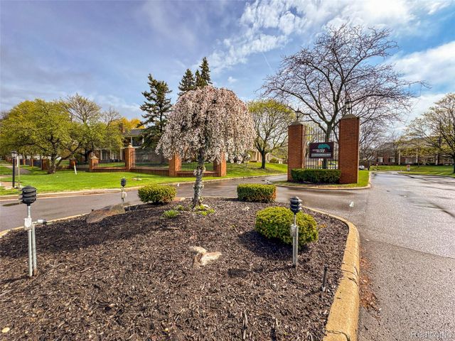 29676 Middlebelt Road 2202, Farmington Hills, MI 48334