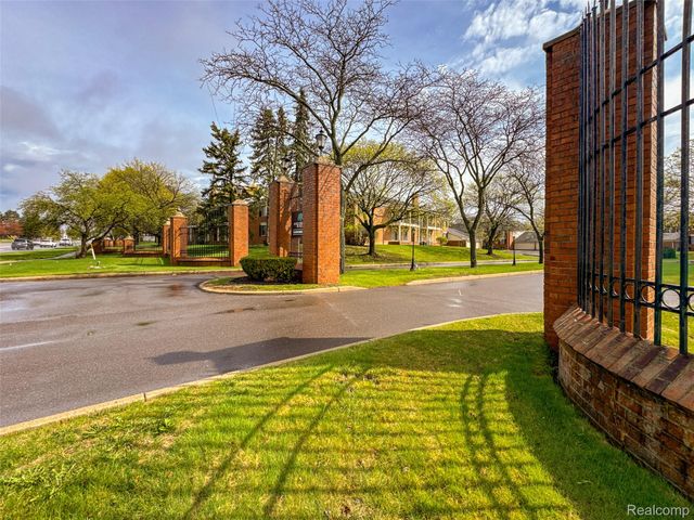 29676 Middlebelt Road 2202, Farmington Hills, MI 48334