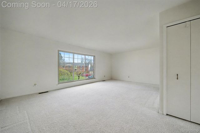 29676 Middlebelt Road 2202, Farmington Hills, MI 48334