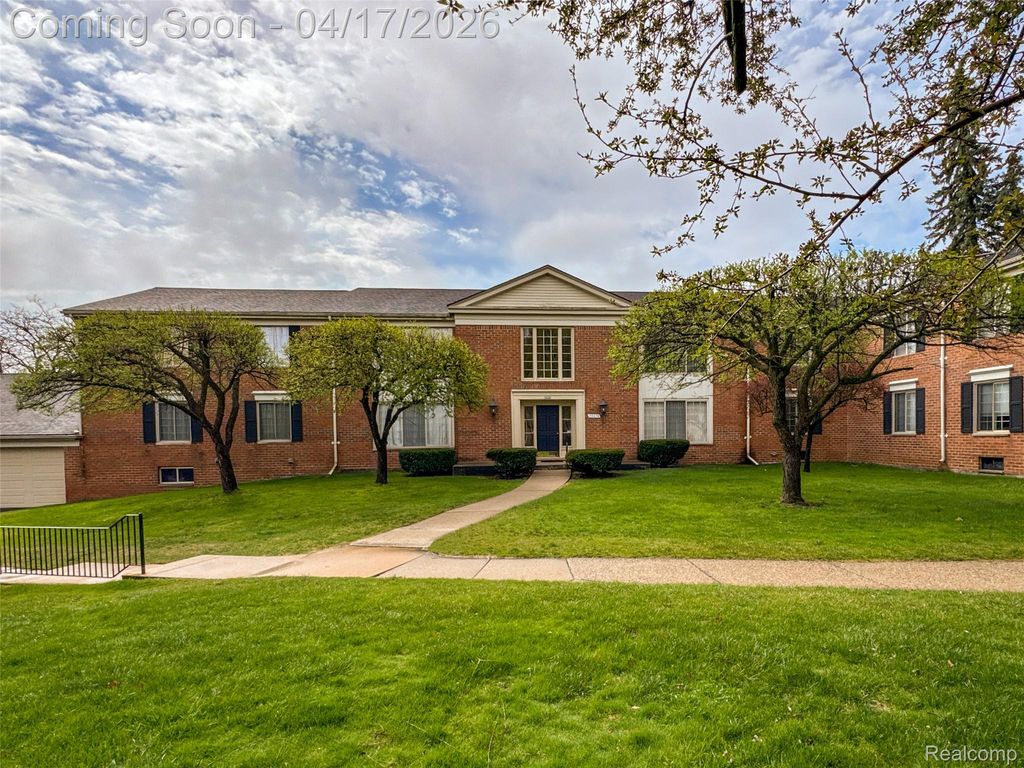 29676 Middlebelt Road 2202, Farmington Hills, MI 48334