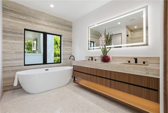 2910 Bayside, Corona Del Mar (newport Beach), CA 92625