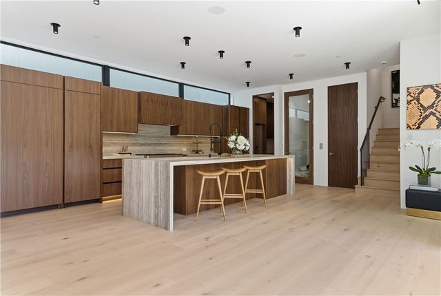 2910 Bayside, Corona Del Mar (newport Beach), CA 92625