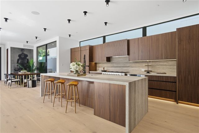 2910 Bayside, Corona Del Mar (newport Beach), CA 92625