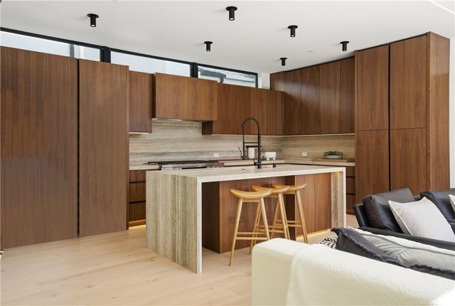 2910 Bayside, Corona Del Mar (newport Beach), CA 92625