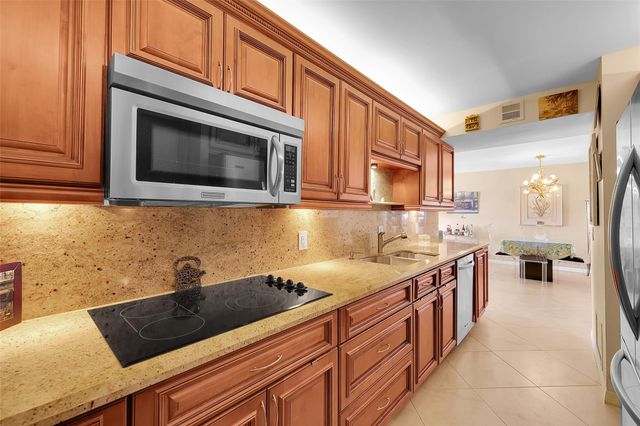 1200 Hibiscus Avenue PH 3, Pompano Beach, FL 33062