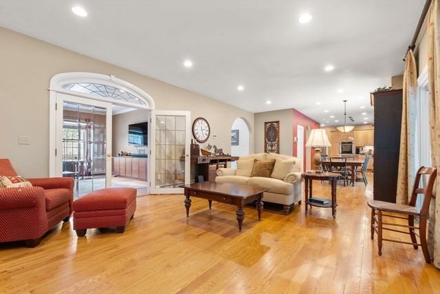 32 Cider Hill Lane, Sherborn, MA 01770