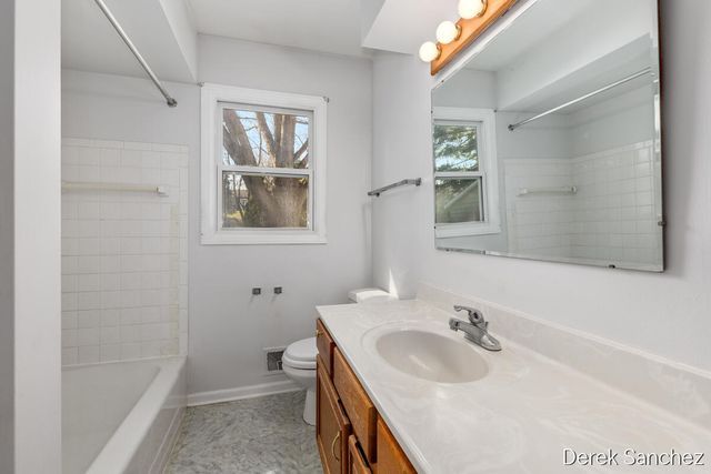 1702 Stilesgate Street Se, City Of Grand Rapids, MI 49508