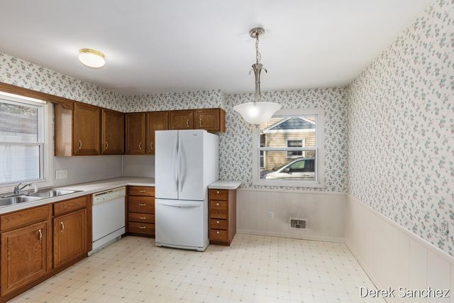 1702 Stilesgate Street Se, City Of Grand Rapids, MI 49508