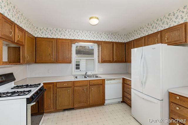 1702 Stilesgate Street Se, City Of Grand Rapids, MI 49508