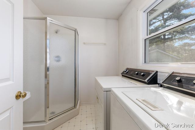 1702 Stilesgate Street Se, City Of Grand Rapids, MI 49508