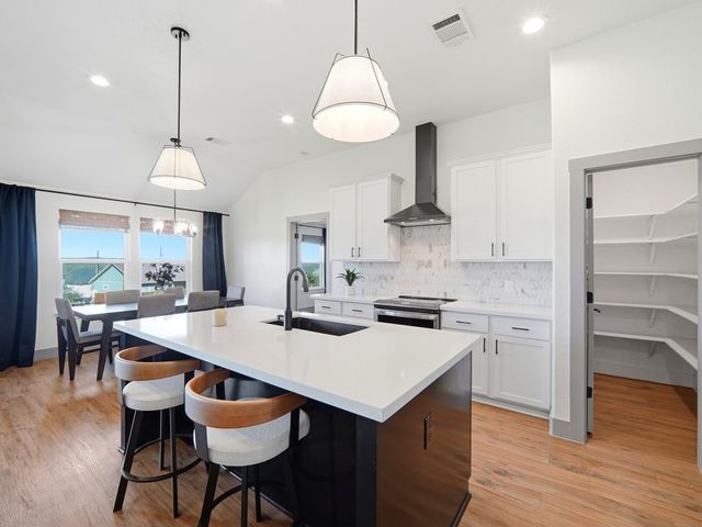 101 Jerry Gray, Blanco, TX 78606