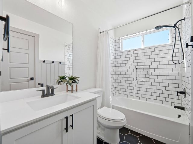 101 Jerry Gray, Blanco, TX 78606