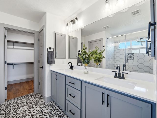 101 Jerry Gray, Blanco, TX 78606