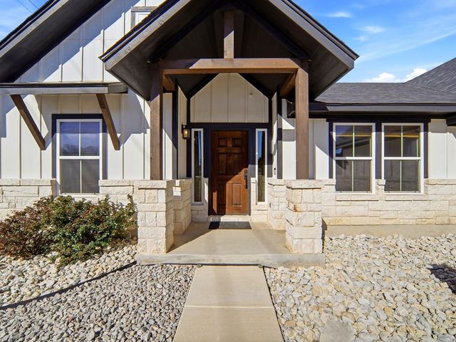 101 Jerry Gray, Blanco, TX 78606