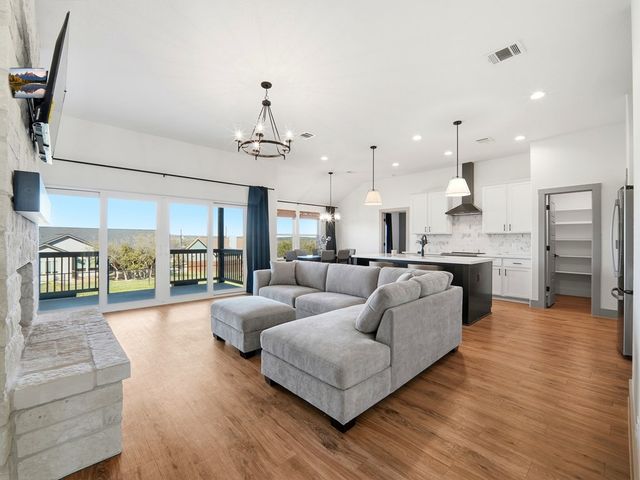 101 Jerry Gray, Blanco, TX 78606