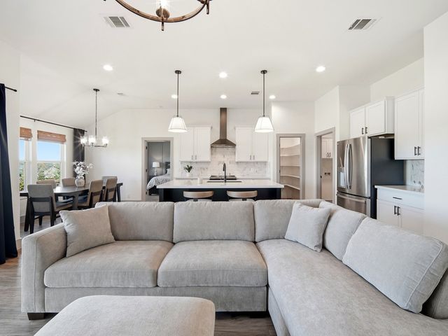 101 Jerry Gray, Blanco, TX 78606