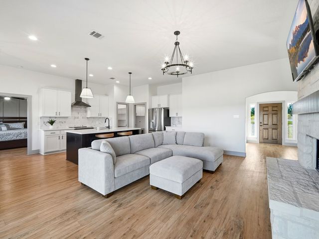 101 Jerry Gray, Blanco, TX 78606