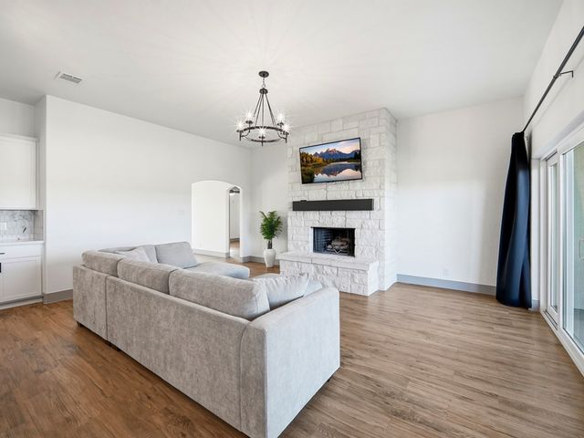 101 Jerry Gray, Blanco, TX 78606