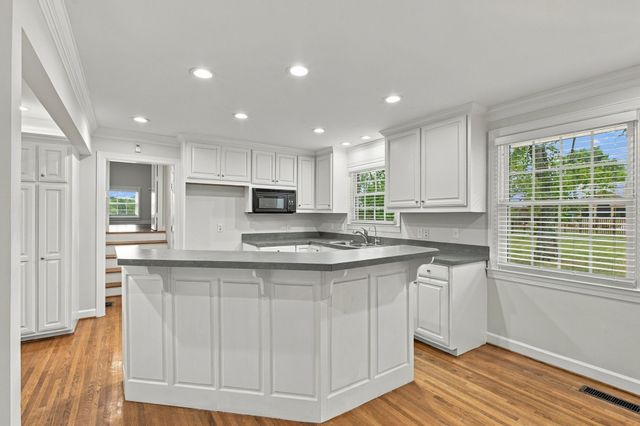 721 Lambert Dr, Nashville, TN 37220