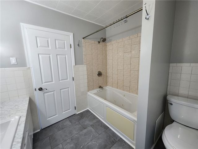 512 Brinwood Ave 2, Carrick, PA 15227