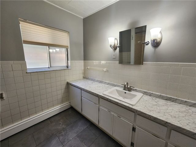 512 Brinwood Ave 2, Carrick, PA 15227