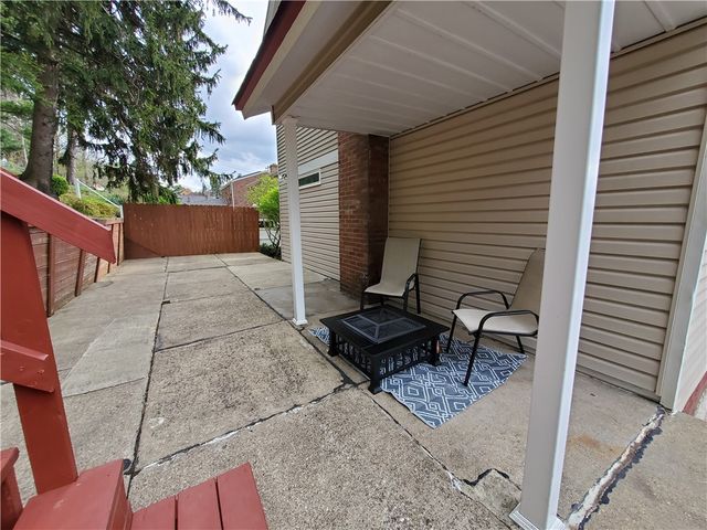 512 Brinwood Ave 2, Carrick, PA 15227