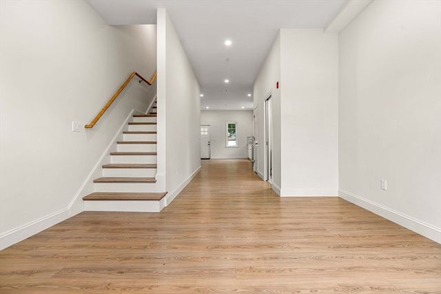 1280 Middlesex St 6, Lowell, MA 01851