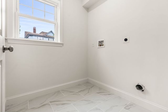 1280 Middlesex St 6, Lowell, MA 01851